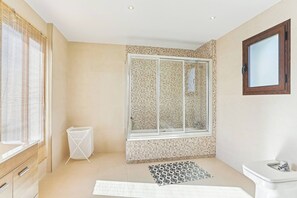 Apartment, 3 Bedrooms, Balcony, Ocean View | Bathroom - Your Dream Escape - Pool, Rooftop & Ocean Views (Mijas)