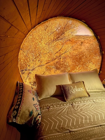 Wifi gratis y ropa de cama . Cozy Cliffside Cabin with Private Creek Access at Sacred Springs