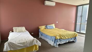 3 bedrooms, iron/ironing board, bed sheets, wheelchair access