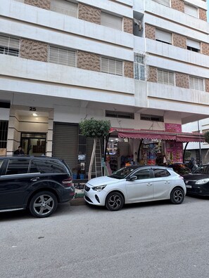 Exterior - 2-bedroom apartment in front of Tangier Stadium nearest stadium residence (Tanger)