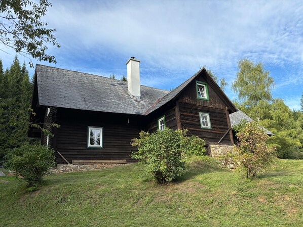 Exterior - Holiday Home 'Lorenzfranzl' with Private Garden and Wi-Fi (Sankt Oswald ob Eibiswald)
