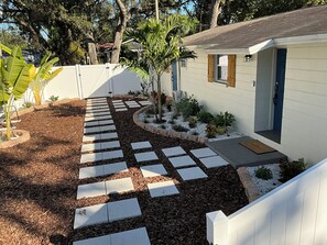 Property grounds - Entire Gated Tampa Duplex Ideal for Families & Groups Near USF & Busch Gardens (Tampa)