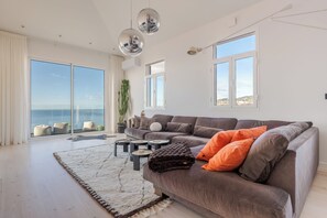 Deluxe Townhome, Private Pool, City View | Living area - Villa Lázaro Luxe by HRM (Funchal)