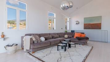 Deluxe Townhome, Private Pool, City View | Living area