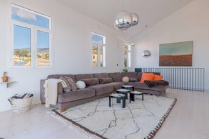 Deluxe-pientalo, yksityinen uima-allas, kaupunkinäköala | Oleskelualue