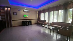 Living area - Hotel Simpang Lima Semarang (Kota Semarang)