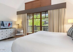 Iron/ironing board, WiFi, bed sheets - Rare 2-bedroom slopeside penthouse with open floor plan and luxury amenities (Avon)