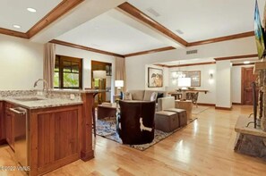 Living area - Rare 2-bedroom slopeside penthouse with open floor plan and luxury amenities (Avon)
