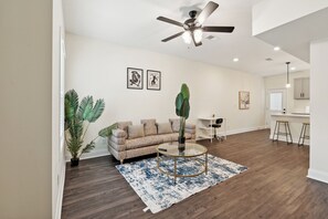 TV, offices - Alto O4 I Modern New Construction 2Bd Apartment (Clarksville)