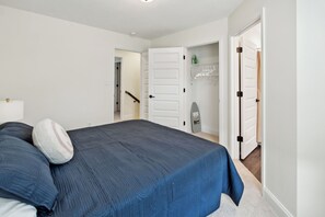 Iron/ironing board, travel cot, free WiFi, bed sheets - Alto O4 I Modern New Construction 2Bd Apartment (Clarksville)