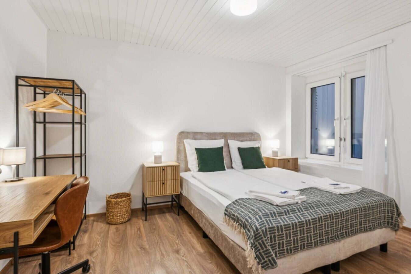 Schreibtisch, Bügeleisen/Bügelbrett, WLAN, Bettwäsche