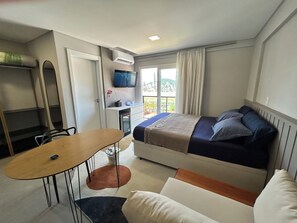 1 camera, una scrivania, Wi-Fi, lenzuola