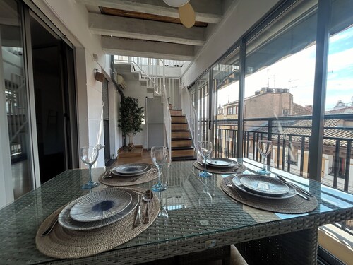 Penthouse overlooking the Central Market. Parking option