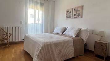 1 chambre, fer et planche Ă repasser, Wi-Fi gratuit, draps fournis