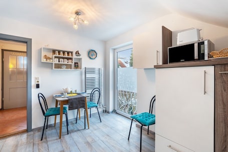 Dining. Apartment 'Reinfeld' with Wi-Fi