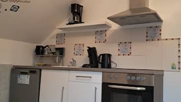 KĂŒhlschrank, Mikrowelle, Ofen, Herdplatte