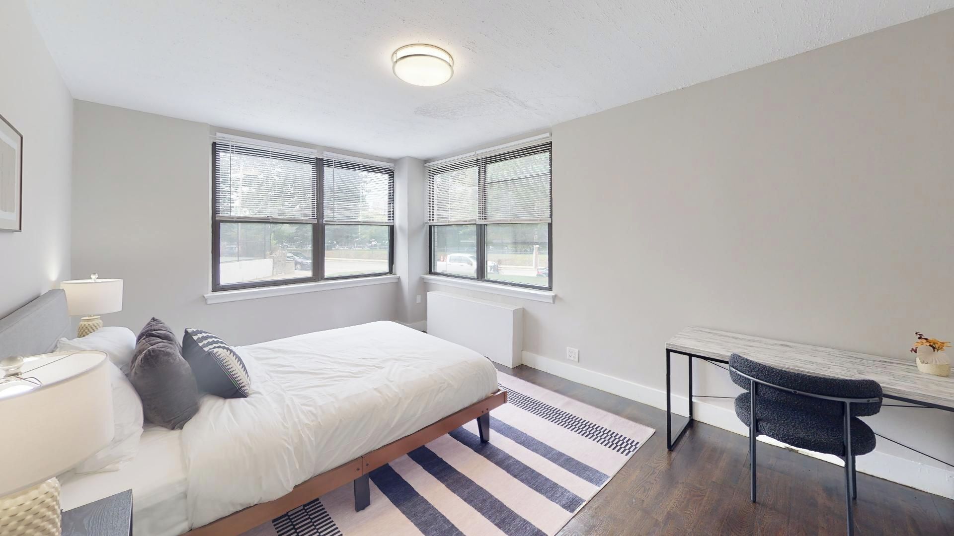 1 makuuhuone, työpöytä, silitysrauta/-lauta, vauvan matkasänky