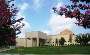 A building with a stone facade, a flat roof, and a sign indicating it is the Museum of Social Art.