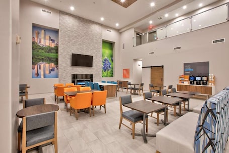 お食事. Stay Near Galleria + Pool & Breakfast Included