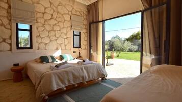 Coffres-forts dans les chambres, fer et planche Ă repasser