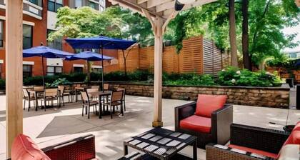 Carriage House: Sleek 1BR Apartment