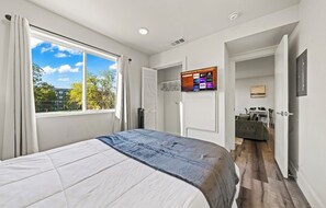 Room - Modern 1BR Near Downtown Dallas • Full Kitchen, Parking & Fast Wi-Fi (Dallas)