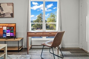 Interior - Modern 1BR Near Downtown Dallas • Full Kitchen, Parking & Fast Wi-Fi (Dallas)