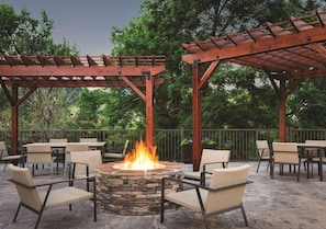 Outdoor dining - Close to Dollywood | Free Parking + Breakfast (Pigeon Forge)