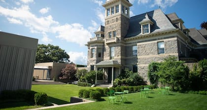 Close to Untermyer Gardens + Breakfast. Pool. Bar.