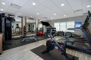Fitness facility - Close to Untermyer Gardens + Breakfast. Pool. Bar. (Yonkers)