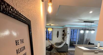 Félicità T2 - Swimming pool - Parking - Netflix - 15 minutes walk from downtown