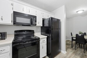 Frigorífic, microones, forn i placa de cuina