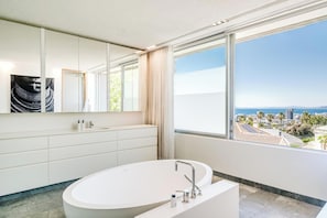 Room - Elegant Fresnaye Ocean View 4bed Nerine Manor (Cape Town)