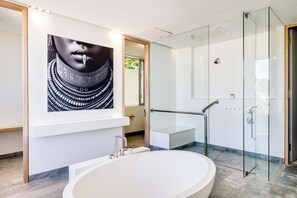 4 habitaciones, escritorio y acceso a internet 