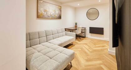 Host Stay Parkside Apartment