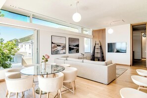 House, Accessible - Opulent Spacious Fresnaye Sea View Leonotis Villa (Cape Town)