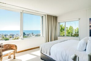 House, Accessible - Opulent Spacious Fresnaye Sea View Leonotis Villa (Cape Town)
