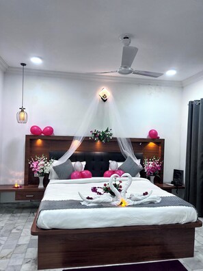 Iron/ironing board, free WiFi - 7CR HOTEL (Vadodara)