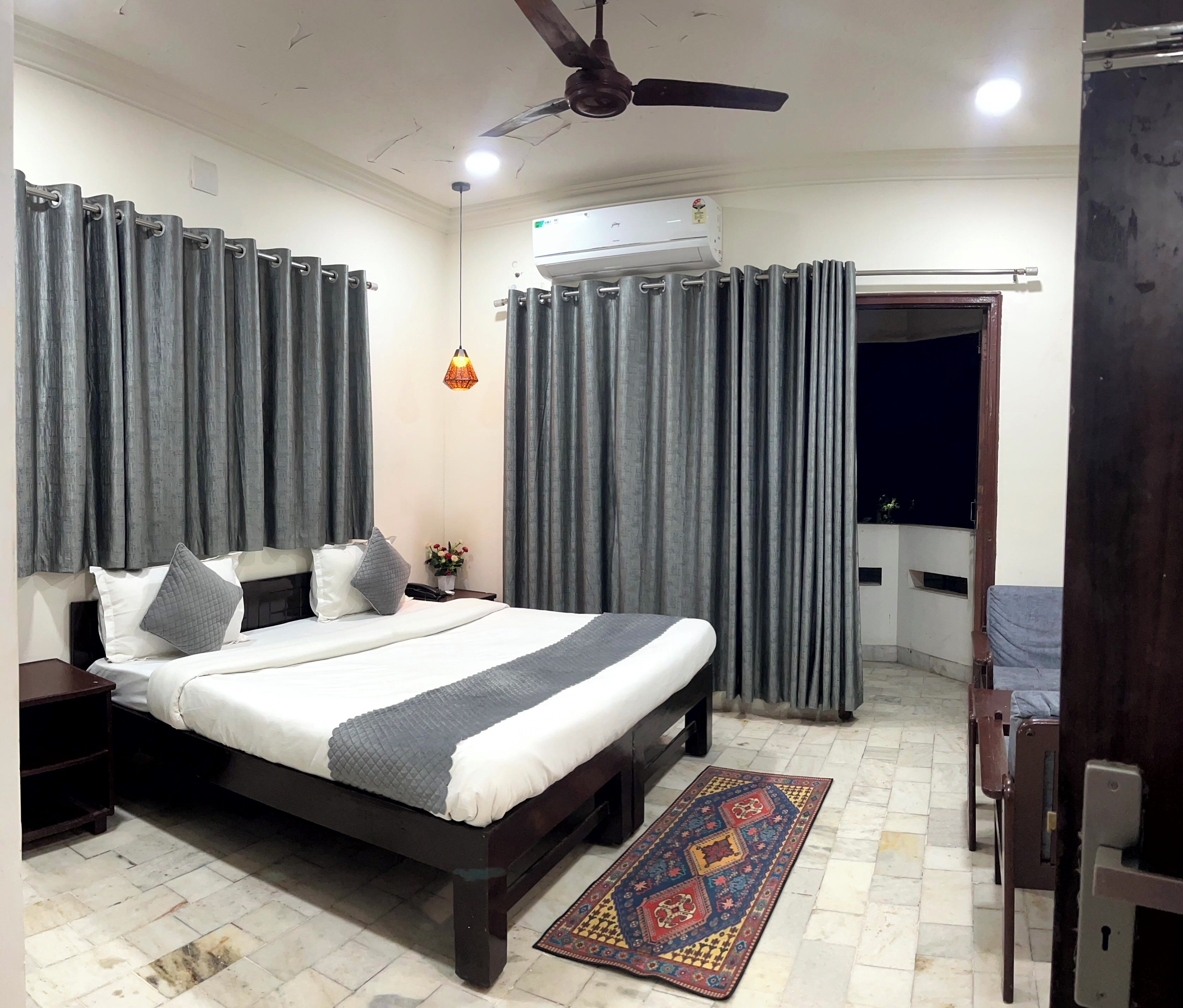 Iron/ironing board, free WiFi