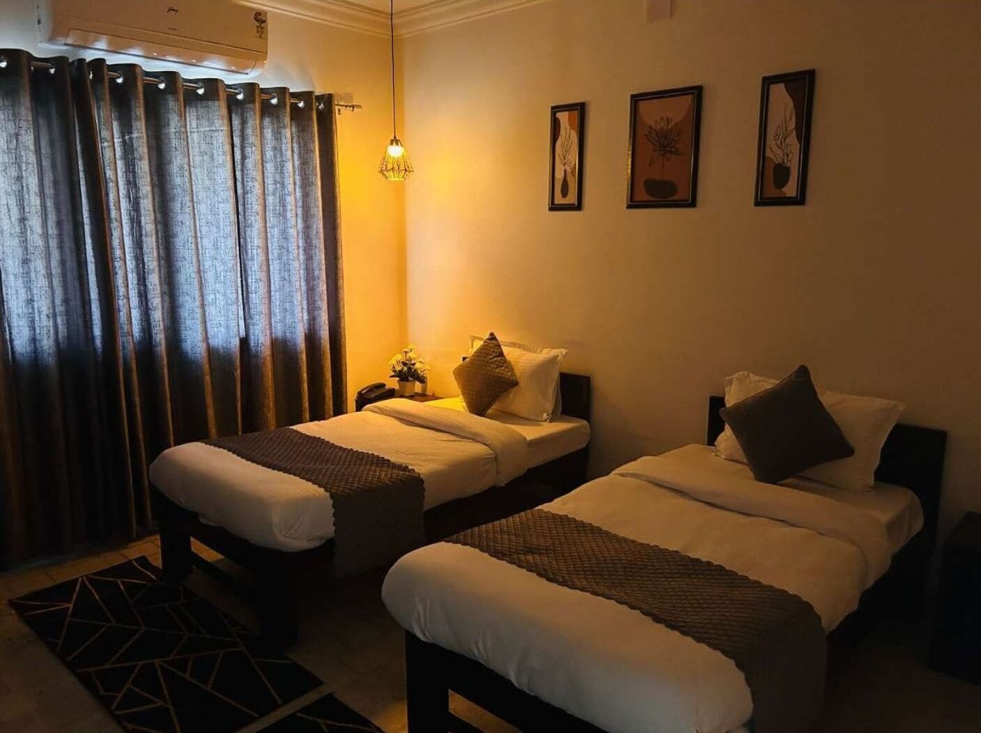 Deluxe-Doppel- oder -Zweibettzimmer | Bügeleisen/Bügelbrett, kostenloses WLAN