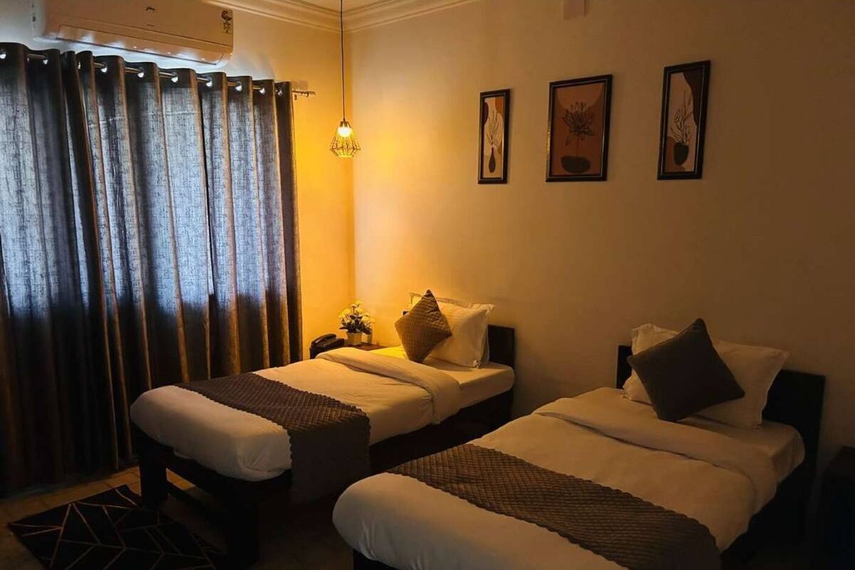 Deluxe Double or Twin Room | Iron/ironing board (on request), WiFi (free)