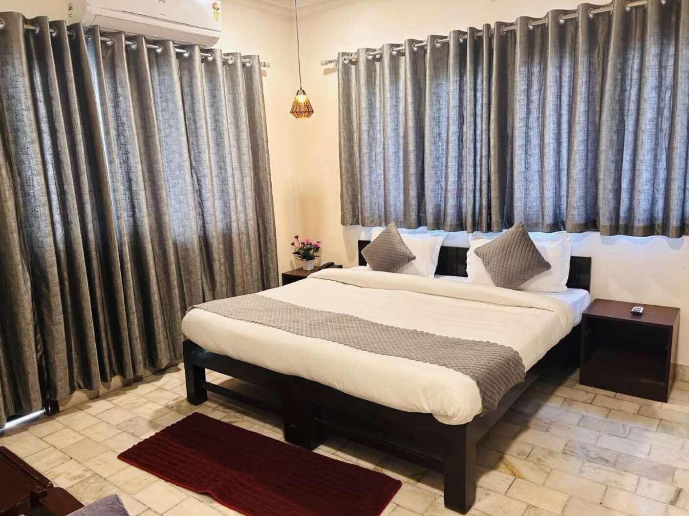 豪華雙人房 | 熨斗/熨衣板、免費無線上網