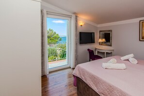 4 bedrooms, free WiFi, bed sheets - Holiday Home Florendale with pool (Maslenica)