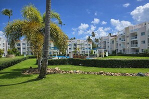 Property grounds - Apt. Sol Tropical Punta Cana with swimming pool 3min from the beach (Punta Cana)