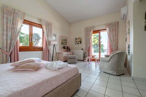 5 bedrooms, iron/ironing board, travel crib, WiFi - Seaview Villa Cleopatra - Private Pool & Tennis (Kalamos)