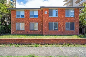 Exterior - Tasman 10: 2 BR, 1 BA Apartment in Forster, Sleeps 6 (Forster)