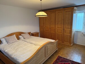 Caja fuerte, wifi, ropa de cama