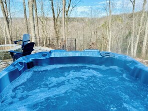 Outdoor spa tub - Tennessee Treasure at The Retreat at Sunset Bluff (Monteagle)