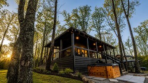 Unclassified image, 3 of 28, button - Tennessee Treasure at The Retreat at Sunset Bluff (Monteagle)