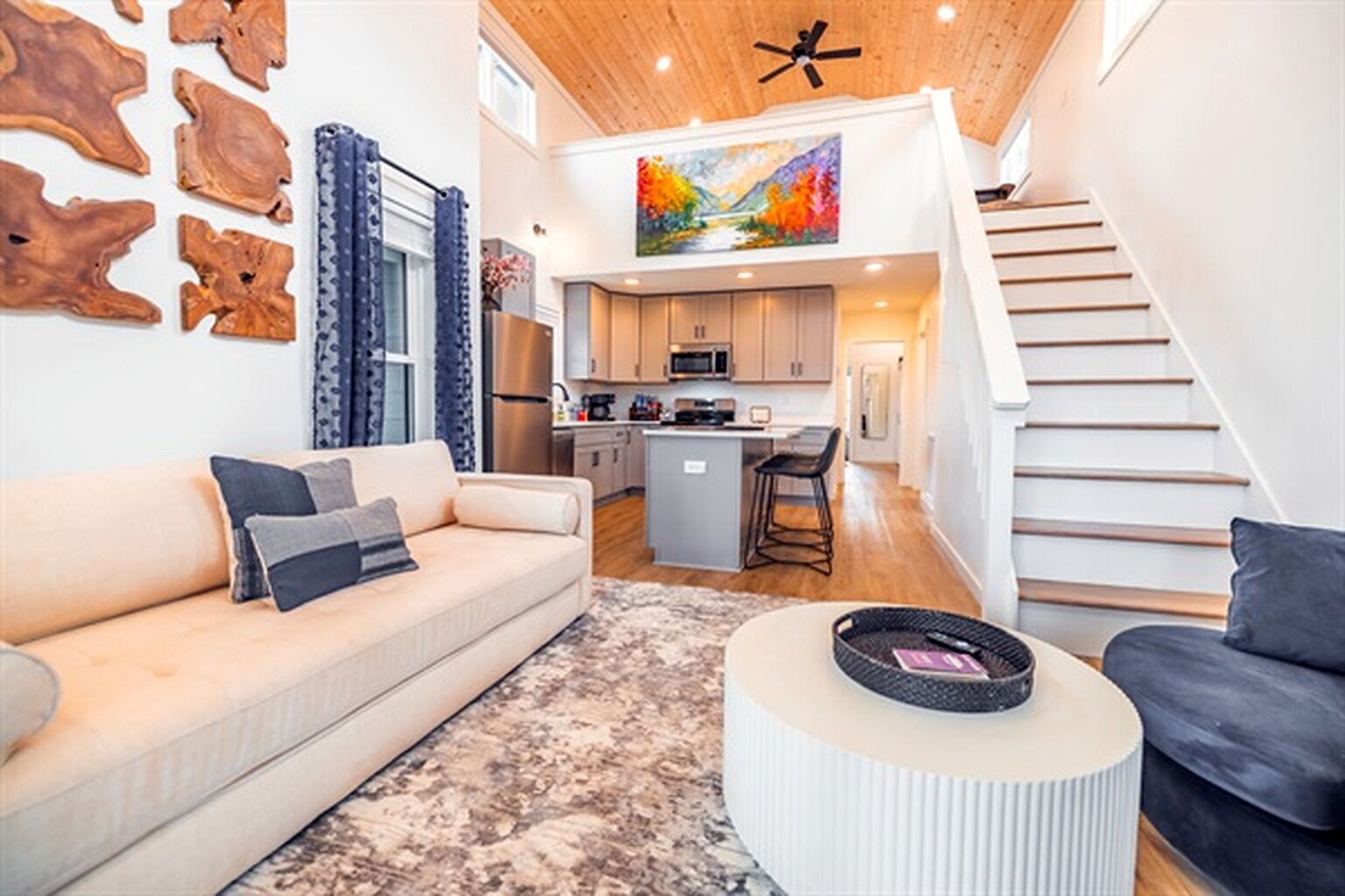 Smart TV, fireplace